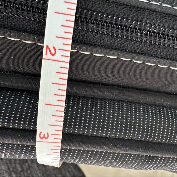 TARGUS Expandable Laptop Bag - Picture 11 of 13